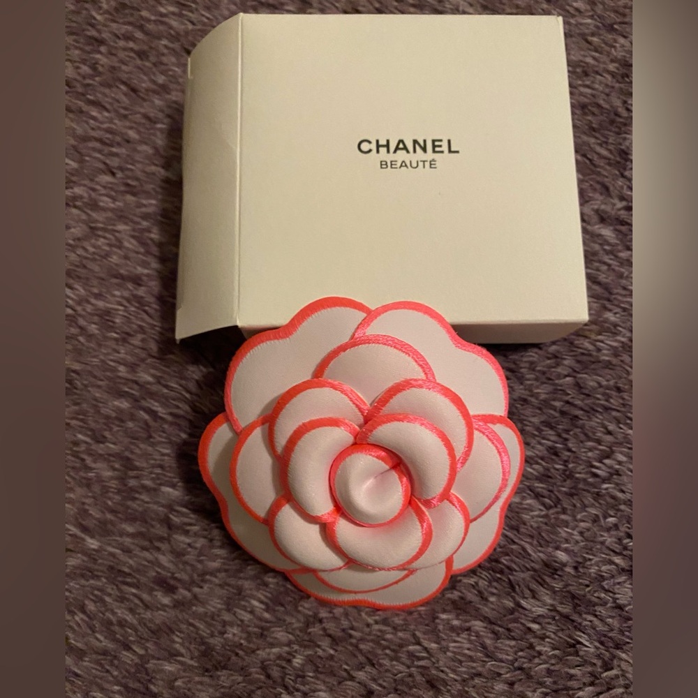 SALE❗️Authentic Chanel White and Pink Camilla